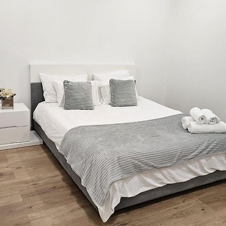 Apartamento T3 Em Lisboa/ Queluz Luaran gambar
